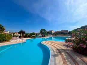 Orchidea Apt - 3 Piscine e un Bar a 200m dal Lago